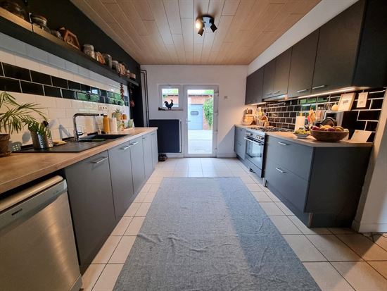 Ruime gezinswoning met prachtige tuin, 4 slaapkamers en veel bergruimte