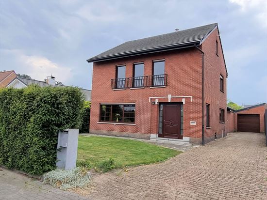 Verzorgde woning, 3 slks met 4de bureau- of hobbykamer op zolderverdiep, prachtige tuin
