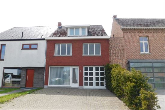 Ruime woning tot 6 slks, grote leefruimte op zuidgericht perceel van 4a40ca