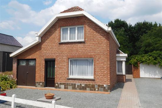 Te renoveren woning op 11 are te centrum Baal. 2 slks.