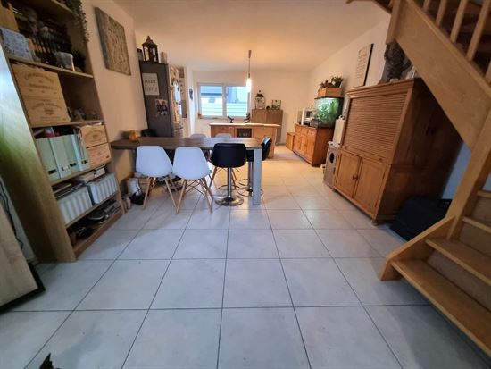 Groot 2 slaapkamer app van 116m², mooi zonnig terras, veel lichtinval. Staanplaats optioneel.