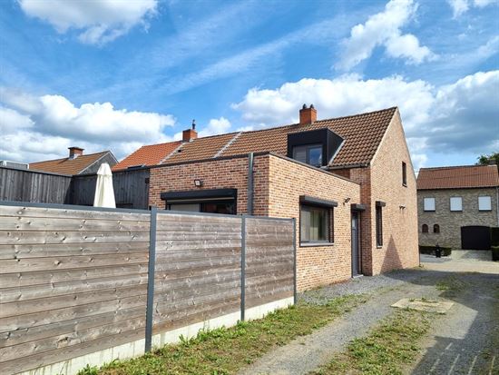 Totaal vernieuwde woning, instapklaar. Top locatie nabij centrum Heist.