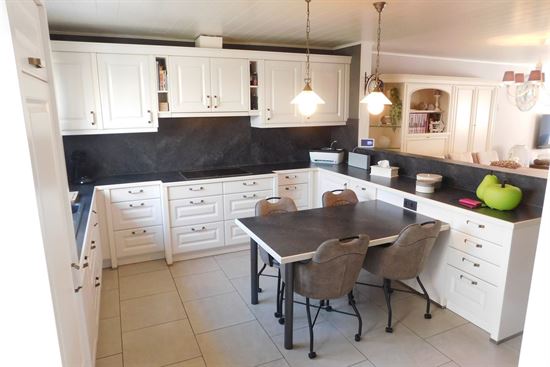 Charmante woning 2 slks, prachtige tuin, direct instapklaar.