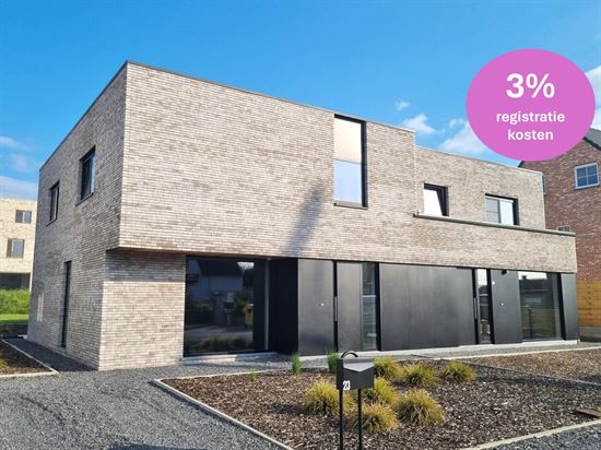 Strakke nieuwbouw woning, geschilderd en instapklaar met 3 zeer ruime slks en toffe tuin