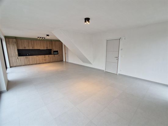 Gelijkvloers duplex appartement 132m², 2 slpk, terras + tuin 100m², garagebox.