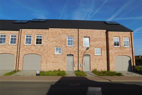 CASCO nieuwbouw woning, 3 slks, garage + 2 staanplaatsen. Volledig afgewerkt.