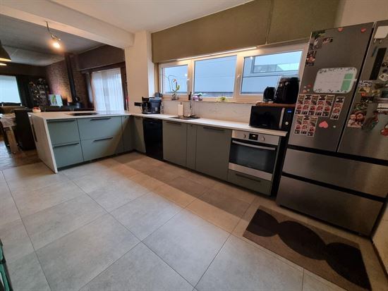 Laagbouw woning, 3 slaapkamers op 11a64ca, zuidgericht met garage bijgebouw