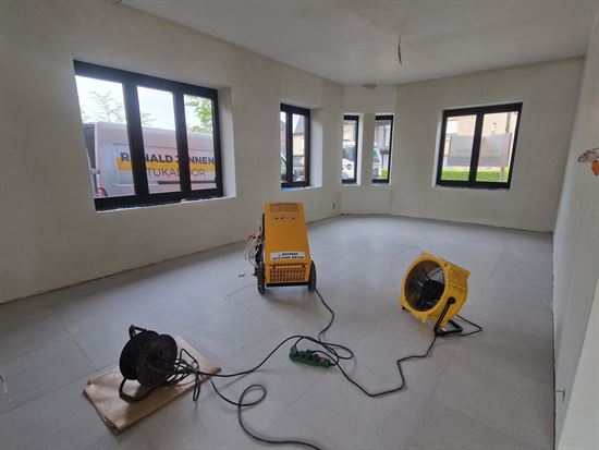 Nieuwbouw gelijkvloers appartement, 2 slpk, zuidgericht terras, garagebox.