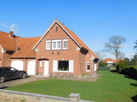 Verzorgde woning met ruime tuin, 4 slks en groot bijgebouw