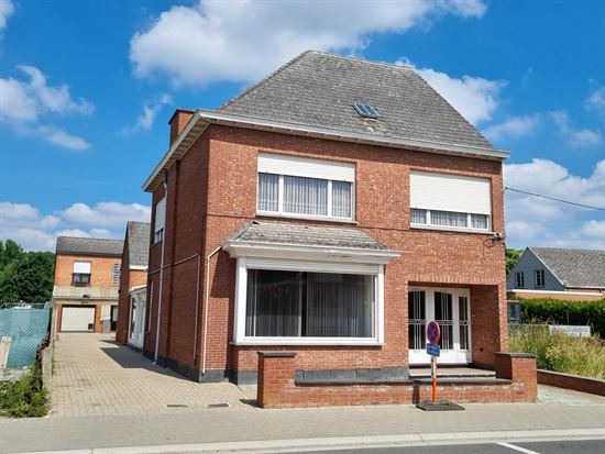 Zeer grote woning te centrum Heist-Goor, 5 slks met uitbreidingspotentieel. Garage.