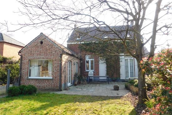 Authentiek, charmante woning, 4 slaapkamers te Heist centrum met achterliggende bouwgrond!.