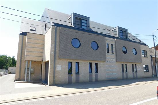 Prachtig ruim 3 slaapkamer appartement, zonnig groot terras, 2 staanplaatsen en kelderberging