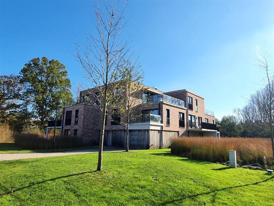 Prachtige penthouse gelegen in een oase van groen en rust met 3 terrassen, 2 tot 3 slks, dubbele garage.