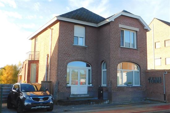 Ruime herenwoning, authentiek gerenoveerd met zeer ruime Zuid tuin.