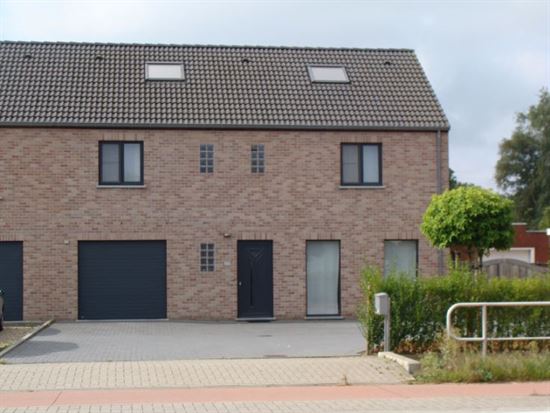 Ruime woning, 3 slks met dressing, inpandige garage en mooie tuin