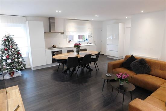 Vernieuwde laagbouw woning, 3 slks, nieuwe keuken en badkamer. Mooie zonnige tuin.
