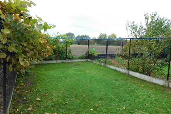 Instapklare woning met garage en leuke achterliggende tuin.