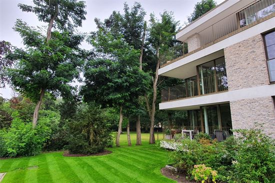 Luxueus afgewerkt Parkappartement, 2 slpk, prachtig terras, staanplaats en berging.