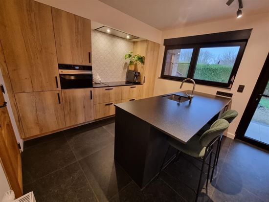 OPTIE! Charmante, vrijstaande woning gelegen te Houwaart met 3 slks en volledige onderkeldering