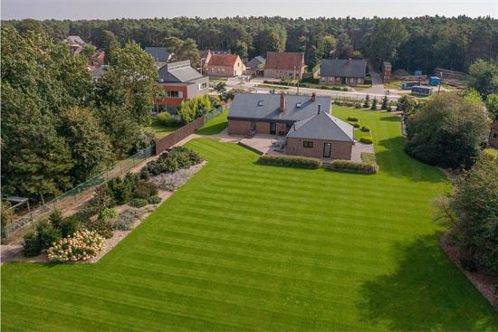 2 prachtig gelegen woningen met weide op 1ha, kelder en zolder aanwezig