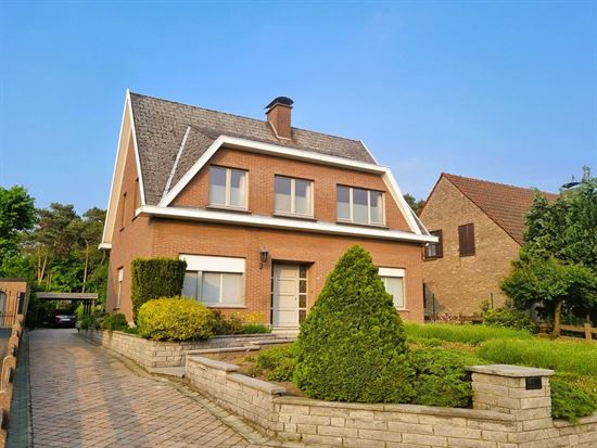 Zeer rustig gelegen woning, 4 slks, volledig onderkelderd. Prachtige tuin met uitzicht op bos.