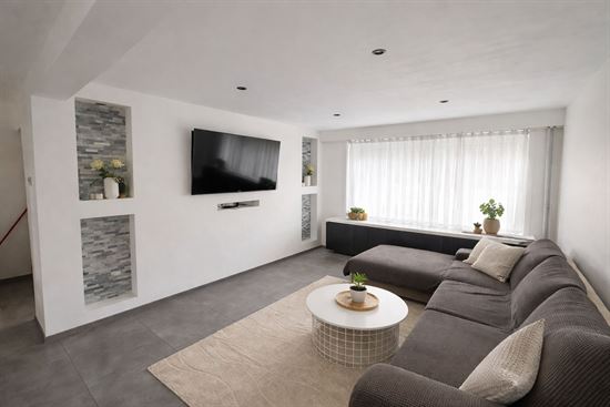 Gezinswoning, 3 slaapkamers, nieuwe keuken en badkamer op perceel van 510m²