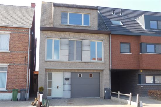Een parel van een woning, 4 slks, prachtige tuin. Direct instapklaar.