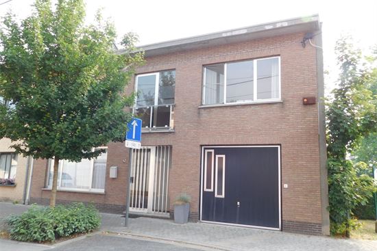 Ruime woning op 13a grond, 5 slks, instapklaar. Rustig gelegen te centrum Walem.