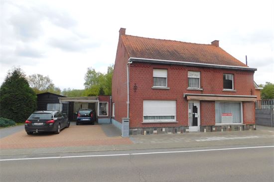 Ruim woonhuis met groot magazijn