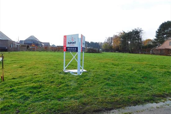 Mooie bouwgrond op 5a05ca, open bebouwing, rustige ligging.