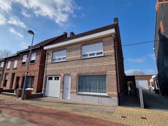 Gerenoveerde woning, 4 slaapkamers, mooie tuin met bijgebouw