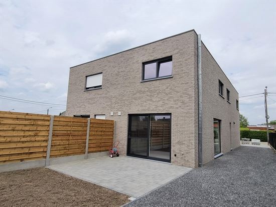 Nieuwbouw woning, 3 slks op 2a50ca.