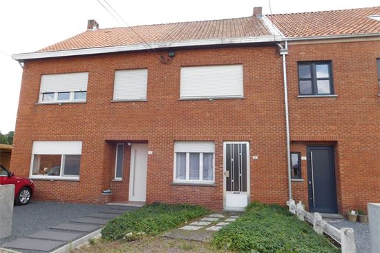 Rustig gelegen woning, 2 tot 3 ruime slks met garagebox achteraan