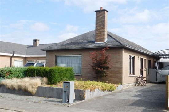 IN OPTIE: Laagbouw woning, rustig gelegen, 3 slks. Nabij Heist centrum.