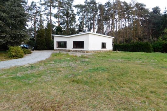 Laagbouwwoning op 40a46ca, rustige ligging met garage bijgebouw