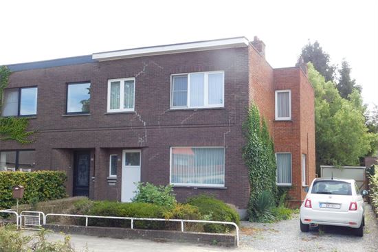 IN OPTIE! Half open woning, 3 slks op 5a82ca. Centrum Heist!