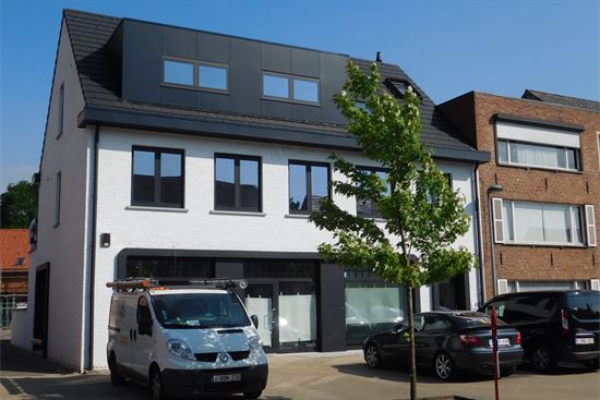 Nieuw app 1ste verdiep 100m² + 12m² terras. 2 slks.