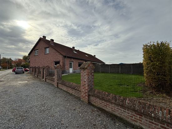 Charmante halfopen bebouwing met 2 slaapkamers