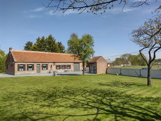 IN OPTIE! Mooie hoeve op 1,7hectare grond, prachtig groen kader met zeer gunstige verbinding naar Leuven en Brussel