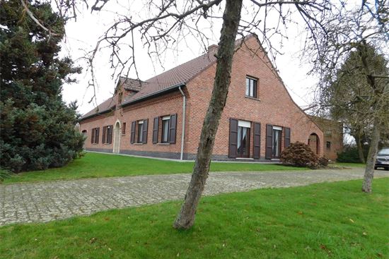 Zeer ruime woning met gigantisch potentieel woonvolume op 1ha20are nabij centrum Heist.
