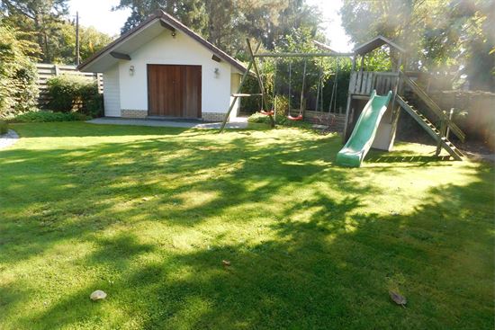 Volledig gelijkvloers wonen in een gerenoveerde woning met mooie tuin.