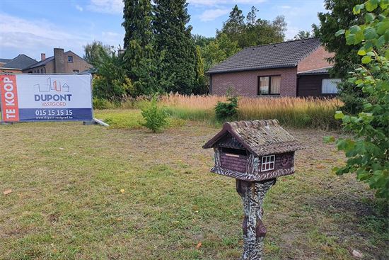 Laagbouw woning op 10a53ca. Mogelijkheid tot verkaveling naar 2 bouwgronden.