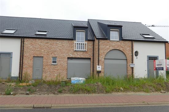Nieuwbouw woning, 3 tot 4 slaapkamers met tuin en zonnepanelen.