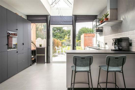 Ruime 4 slk woning, dubbele badkamer en keuken, mooi perceel 6a