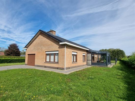 Laagbouwwoning op een zeer groot perceel van 40a60ca, direct instapklaar