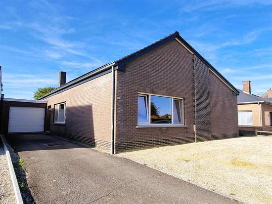 Laagbouw woning met 3 slaapkamers en mooi agrarisch verzicht achteraan