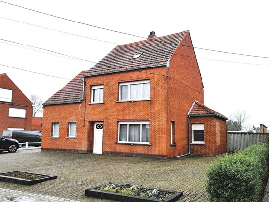 Zeer ruime, verzorgde woning met 5 slks, groot en hoog magazijn van 190m²
