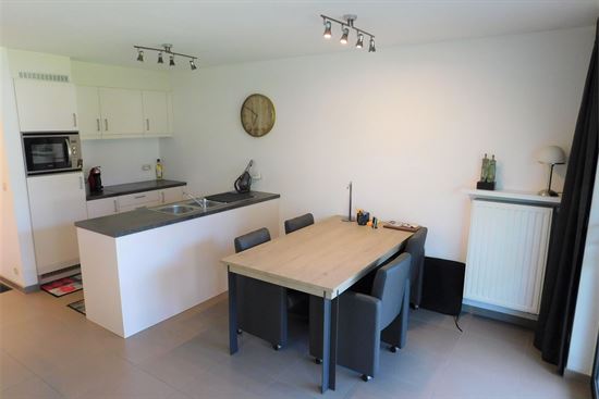 Prachtig appartement centrum Heist, 1 grote slk, prachtig terras met uitzicht op groen! Lift!