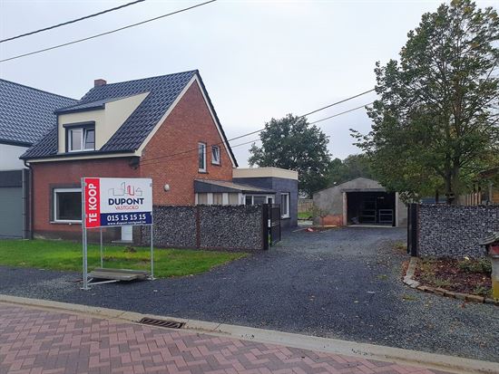 Grondig gerenoveerde woning, gelegen in een doodlopende straat met een prachtig diepe tuin.