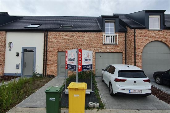 Nieuwbouw woning, 3 slks, verzorgde tuin, garage.
